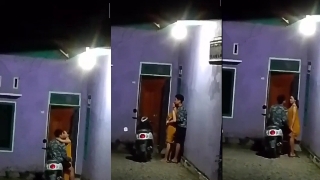 Bokep SMP bocil ngintip tetanga lagi cipokan di depan rumah