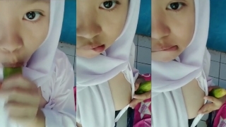 Bokep BOCIL Smp nekat colmek pake timun sampe mancur