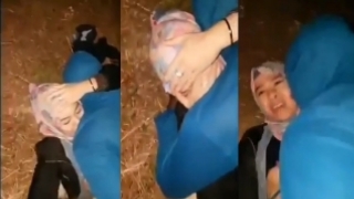Bokep INDO viral abg jilbab cantik di perkosa di kebun