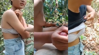 Bokep SMP Bocil nekat ngewe di hutan roban viral