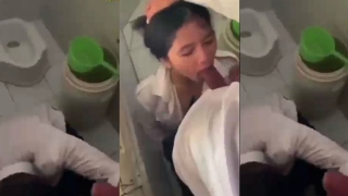 Bokep ABG Smp bocil di paksa sepong kontol pacar viral